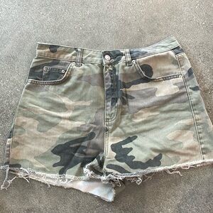 Topshop moto camo / camouflage mom shorts. US 8